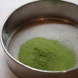 ノンフライなグルテンフリーの野菜チップ